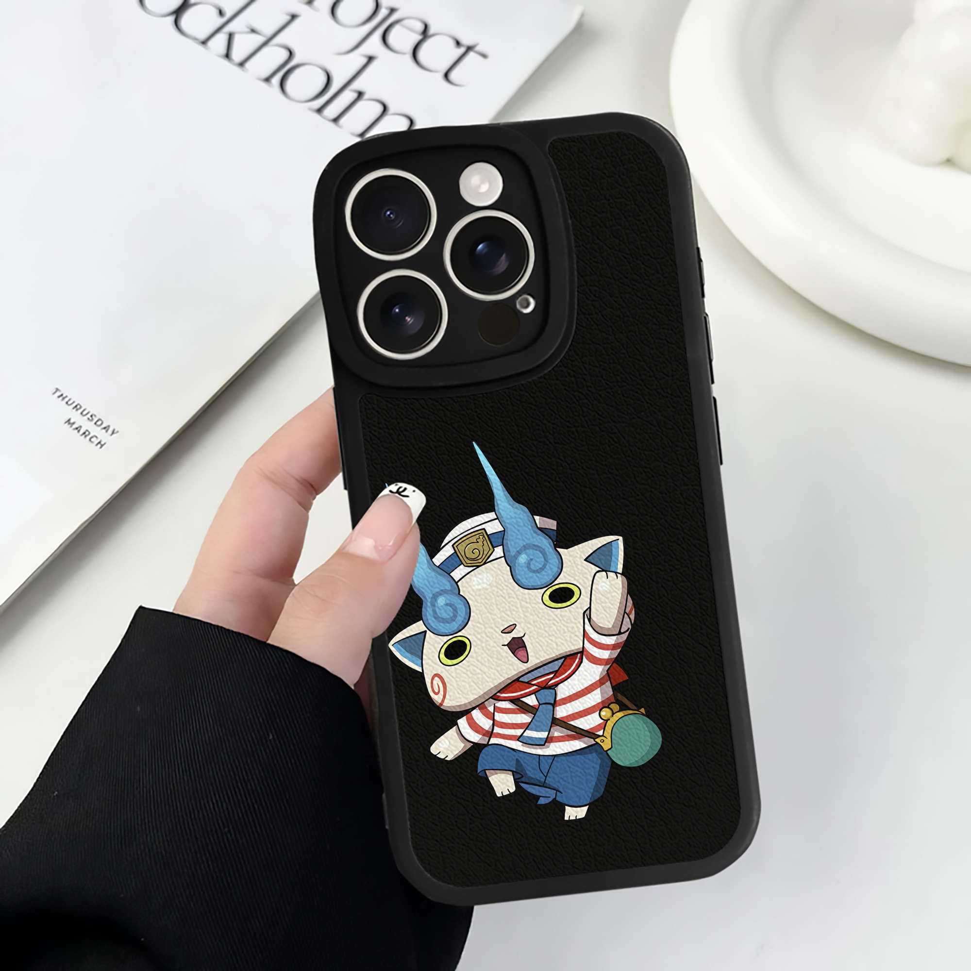 （画像用） 妖怪ウォッチ Yo-kai Watch 【iPhone 16シリーズ対応】シリコンスマホケース（レザー調） 材質：シリコン